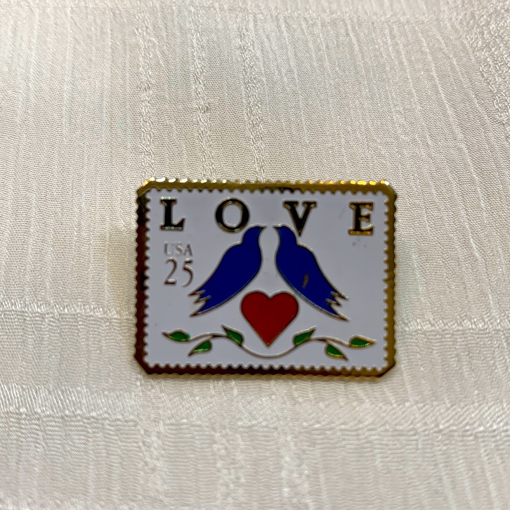 LOVE USA 25 Lovebirds Heart Stamp Pin, 1989,  Vintage